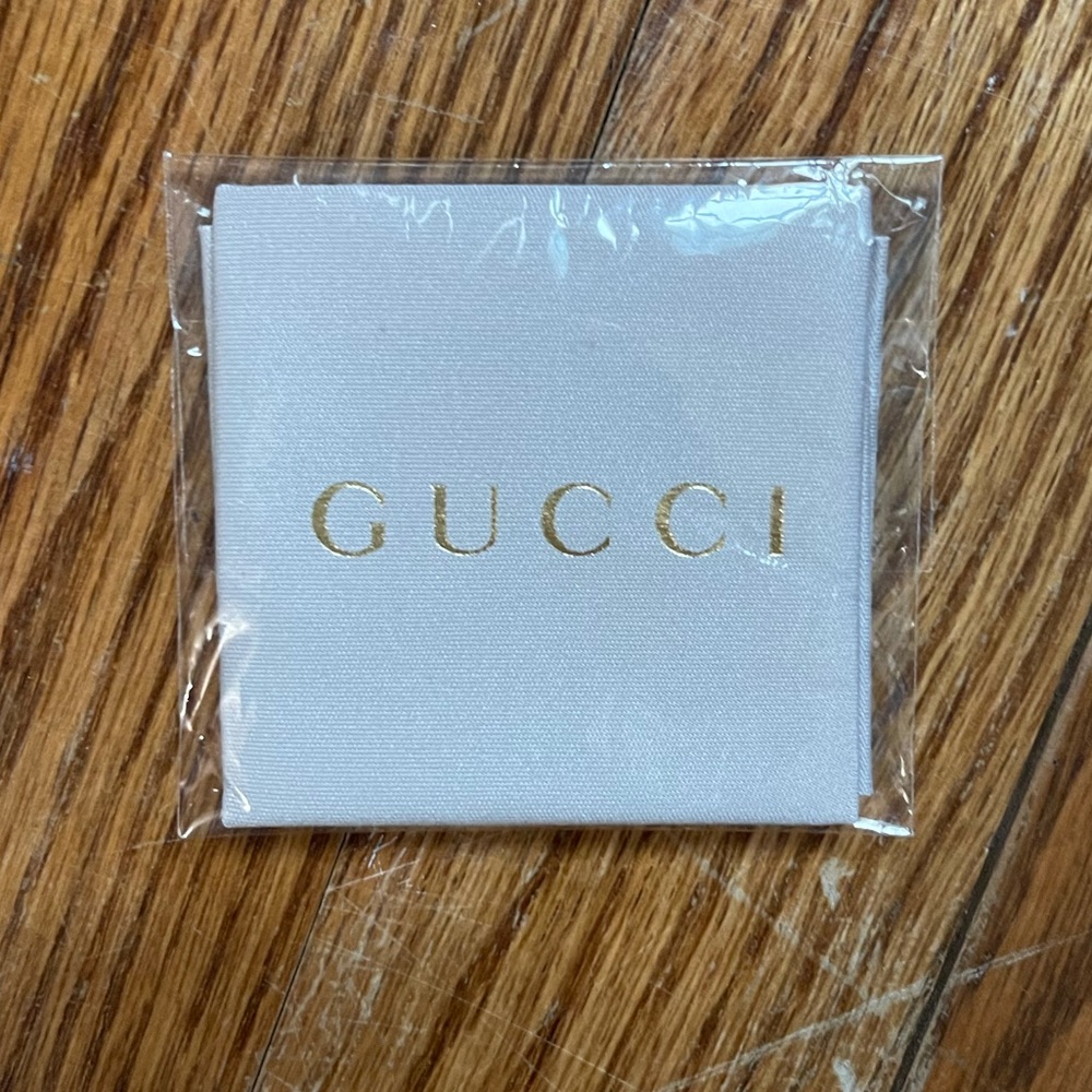 Gucci glasses wipe